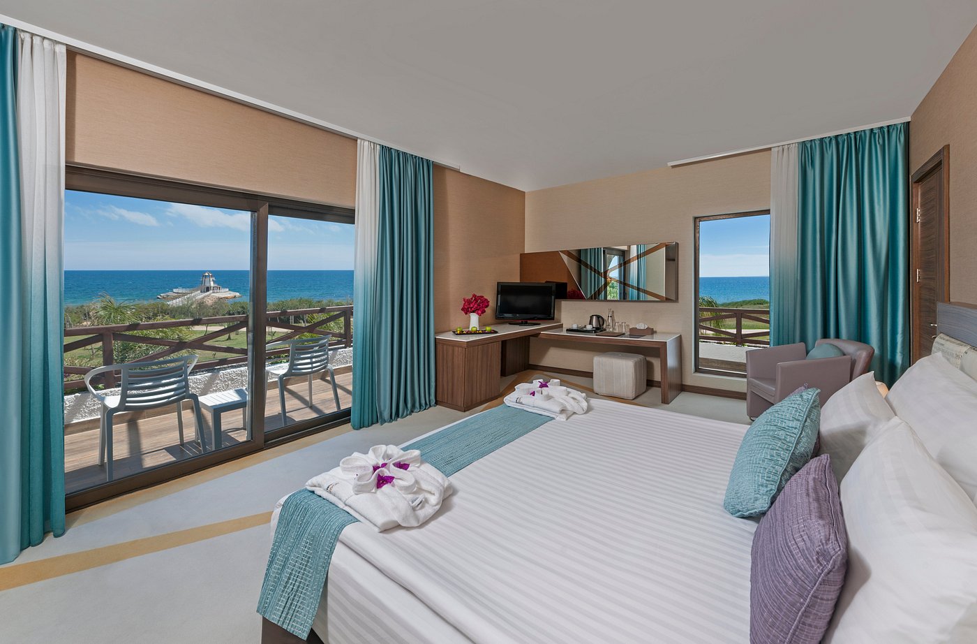 Noah's Ark Deluxe Hotel & Casino