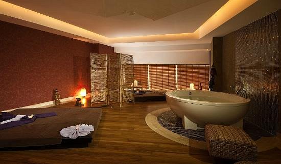 Noah's Ark Deluxe Hotel & Casino