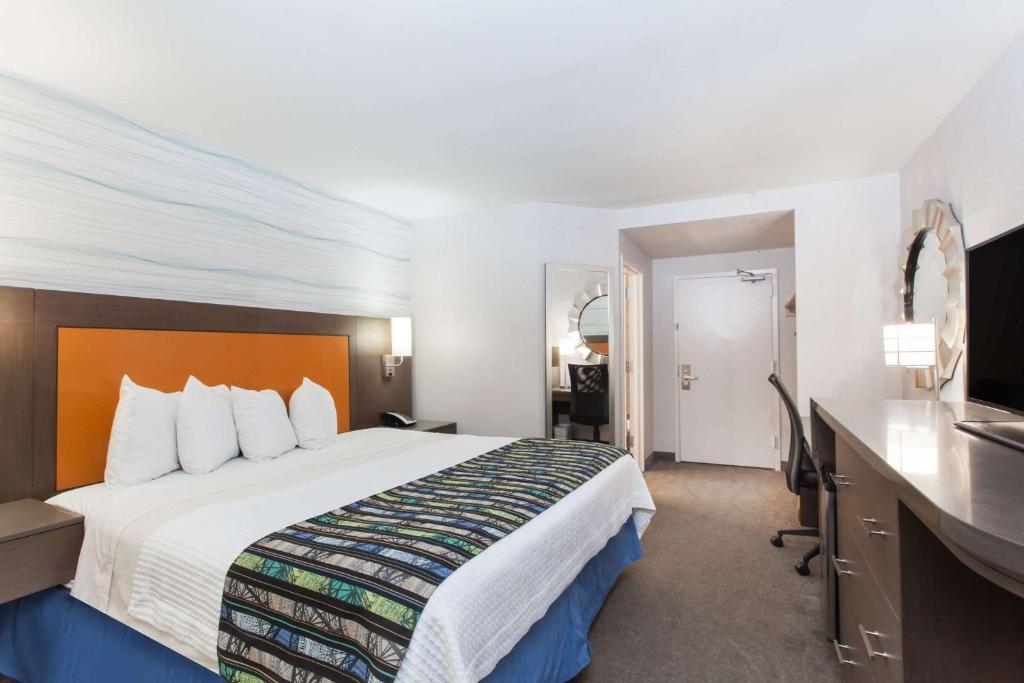 Days Inn by Wyndham Lanham Washington D.C