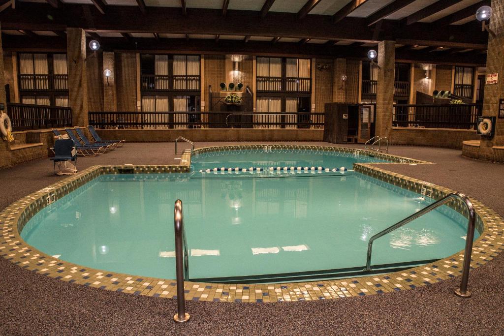 Ramada by Wyndham Alpena Hotel & Conference Center