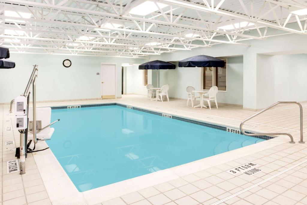 Wingate by Wyndham Bridgeport