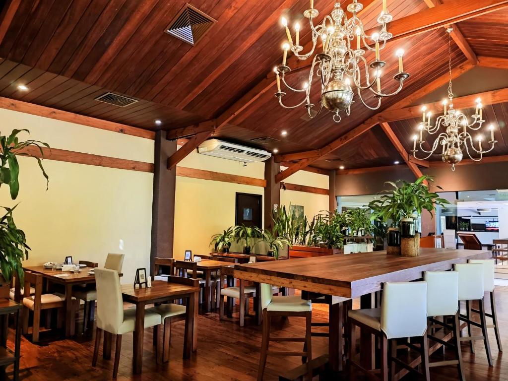 Hotel Raices Esturion