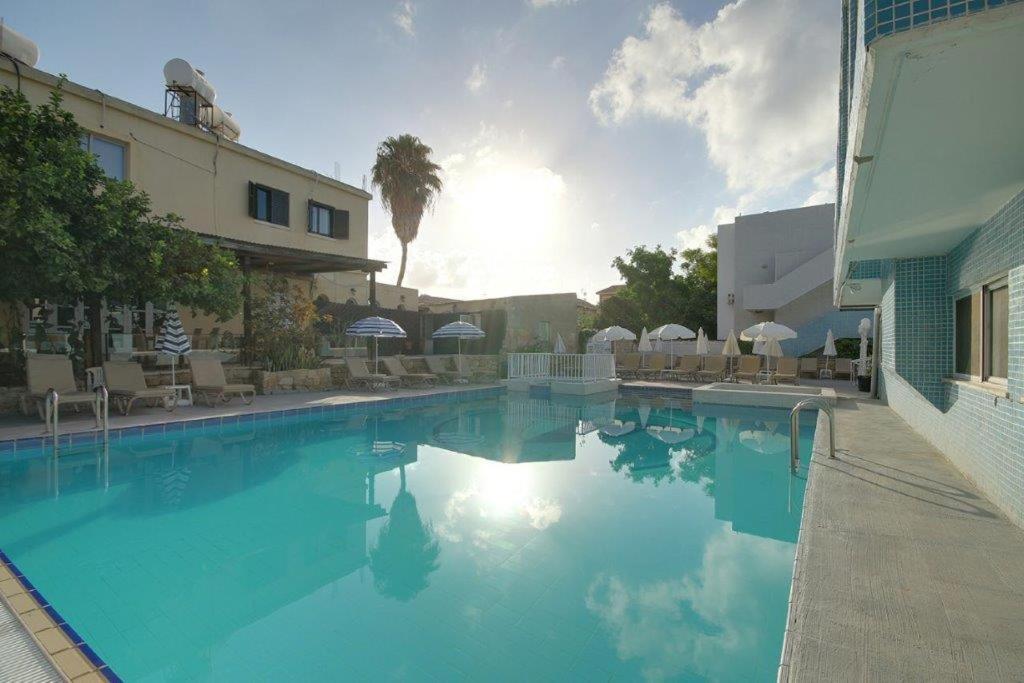 Nereus Hotel