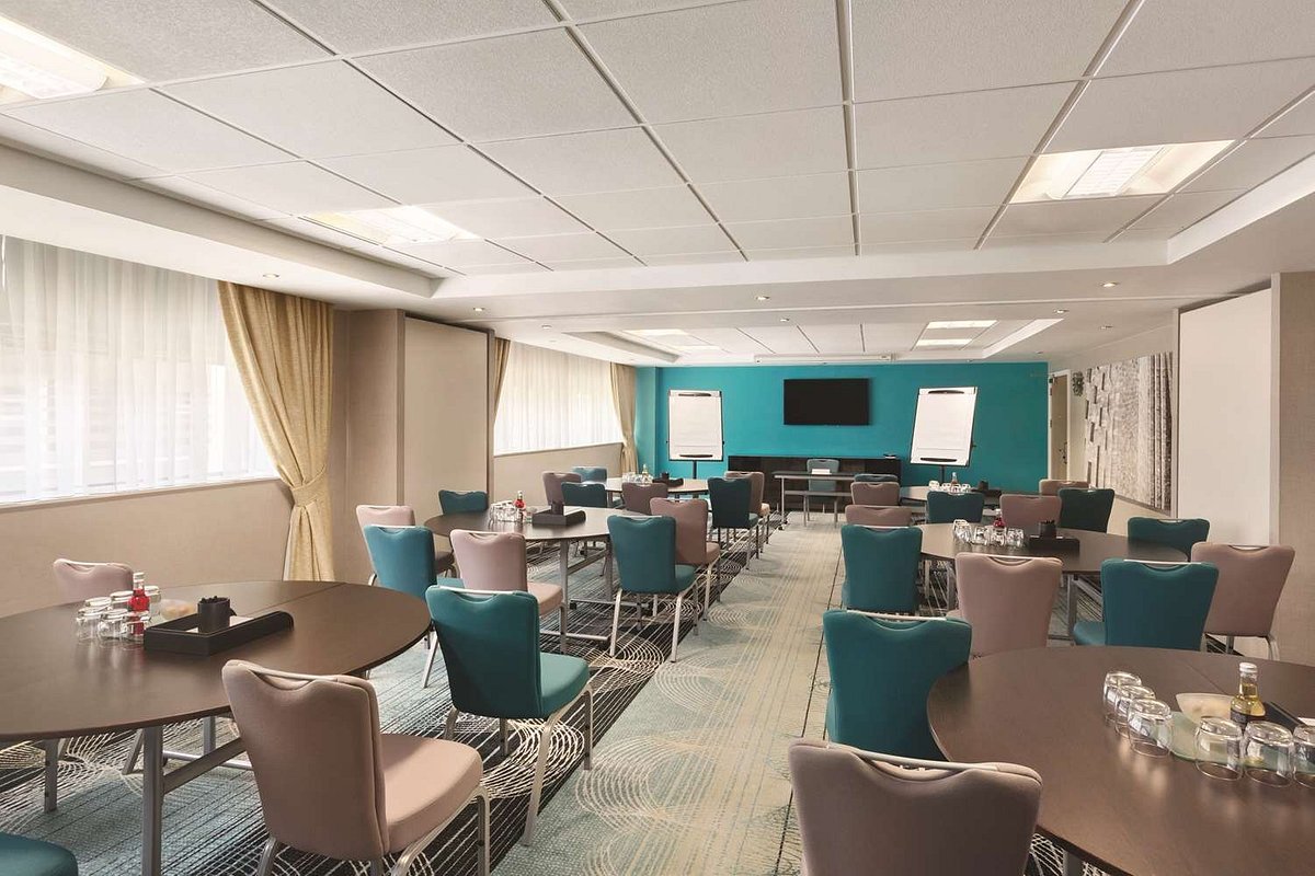 Ramada Hotel & Suites by Wyndham Coventry