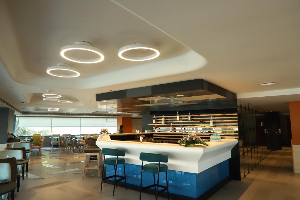 HOLIDAY INN EXPRESS AND SUITES JAIPUR GOPALPURA