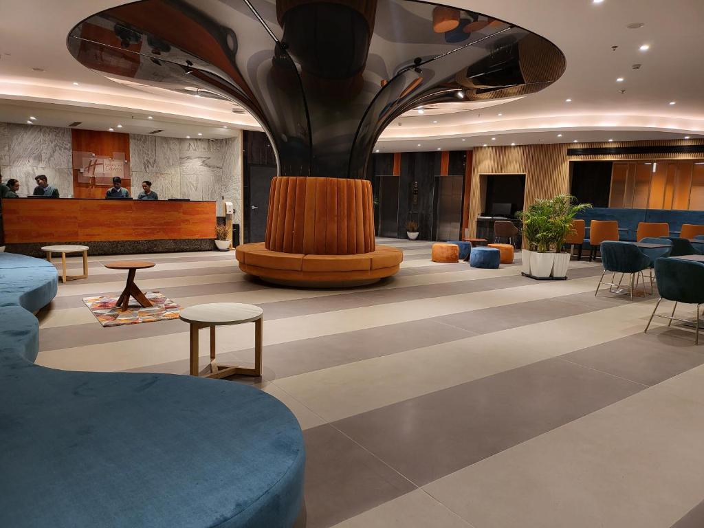 HOLIDAY INN EXPRESS AND SUITES JAIPUR GOPALPURA
