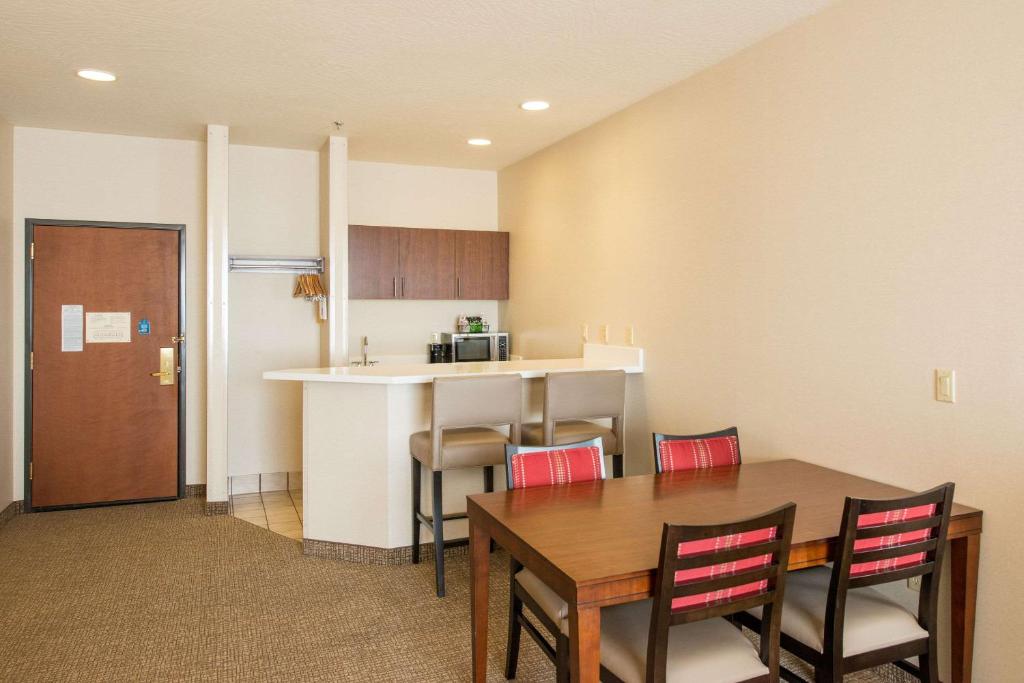 Comfort Suites Springfield RiverBend Medical