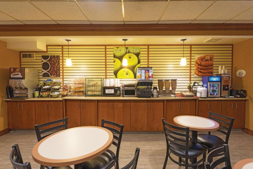 La Quinta Inn by Wyndham Buffalo Airport