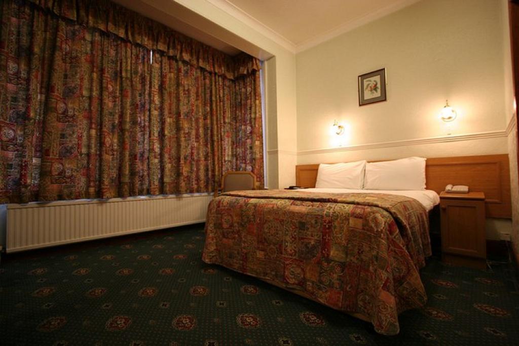 Grange Moor Hotel