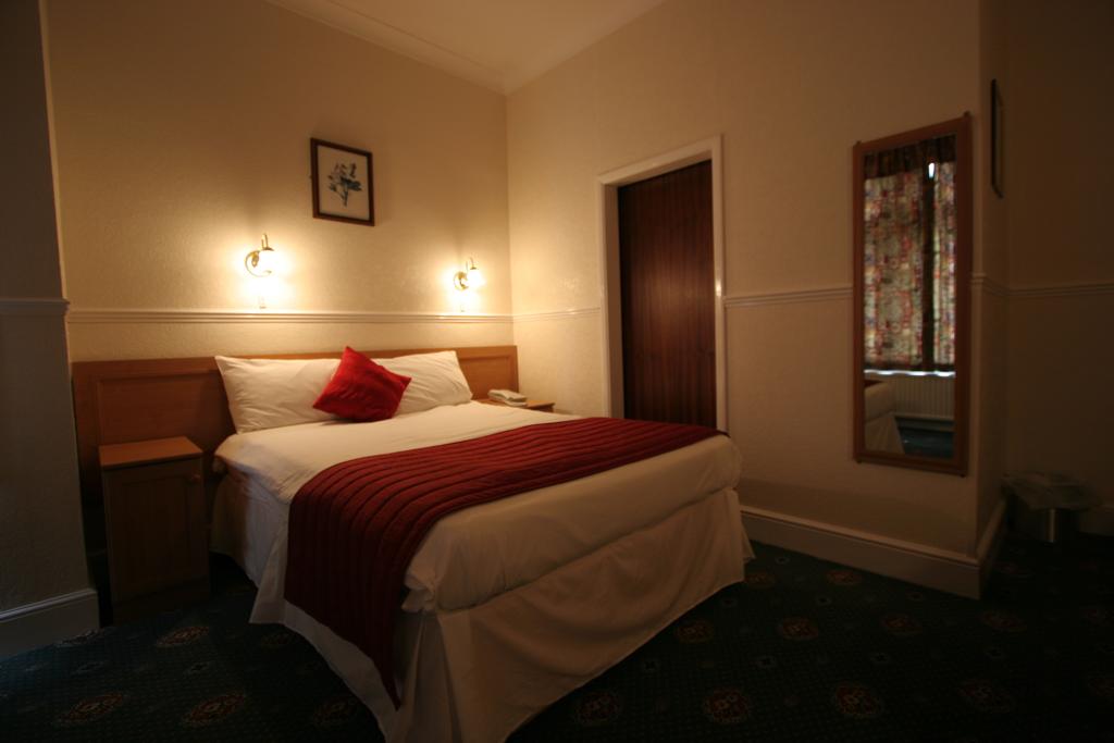 Grange Moor Hotel