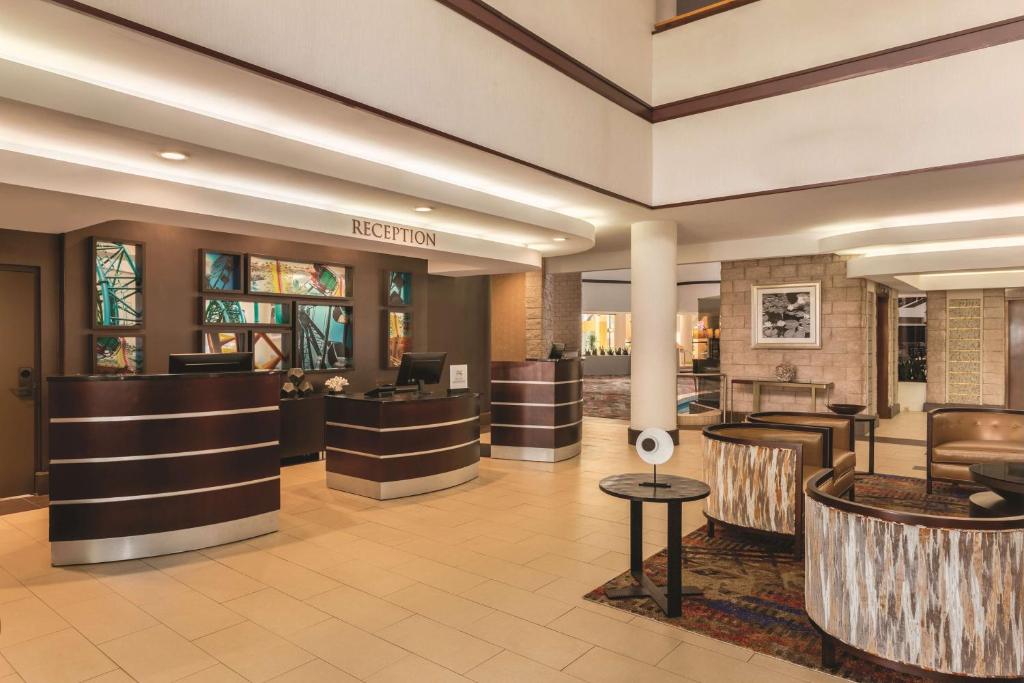 Embassy Suites by Hilton Orlando International Drive Icon Park