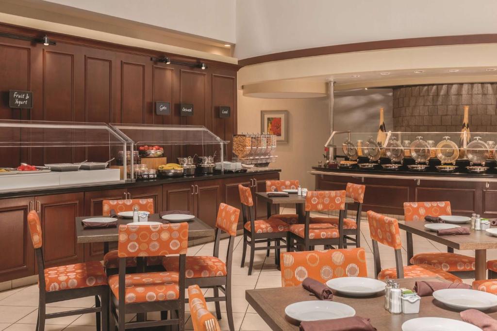 Embassy Suites by Hilton Orlando International Drive Icon Park