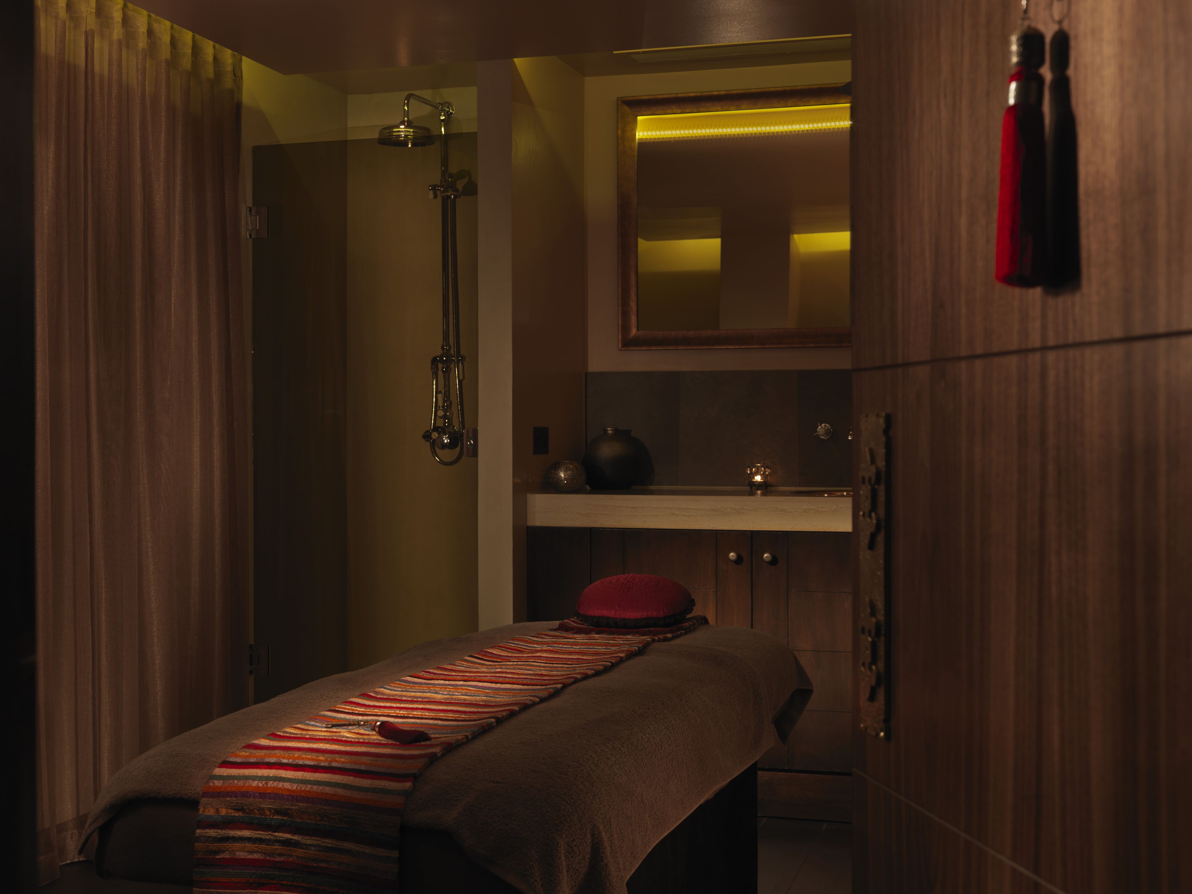 Dolphin House Serviced Apartments