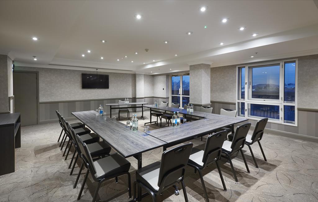 DoubleTree by Hilton Hotel Dartford Bridge