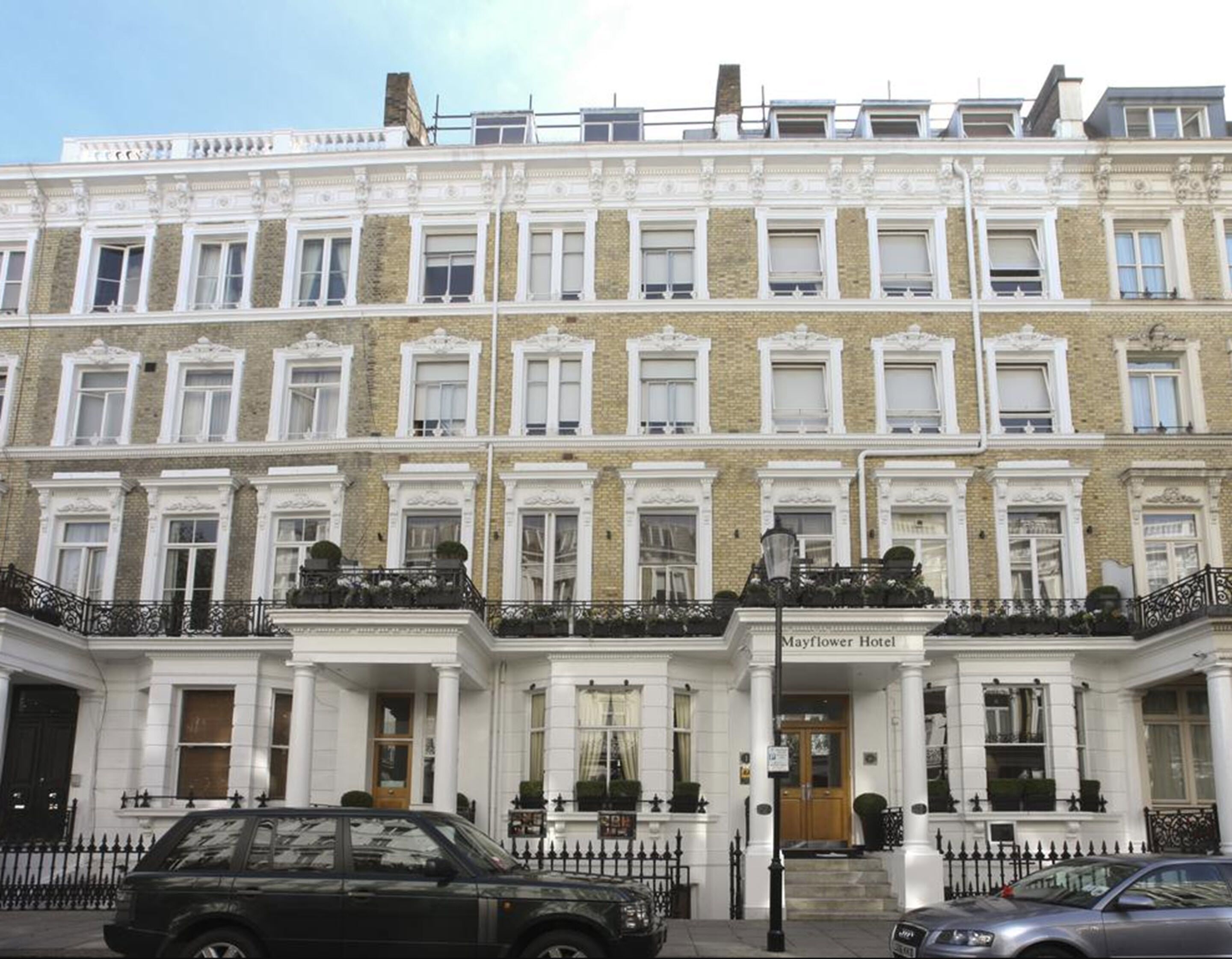 Mayflower Hotel and Apartments