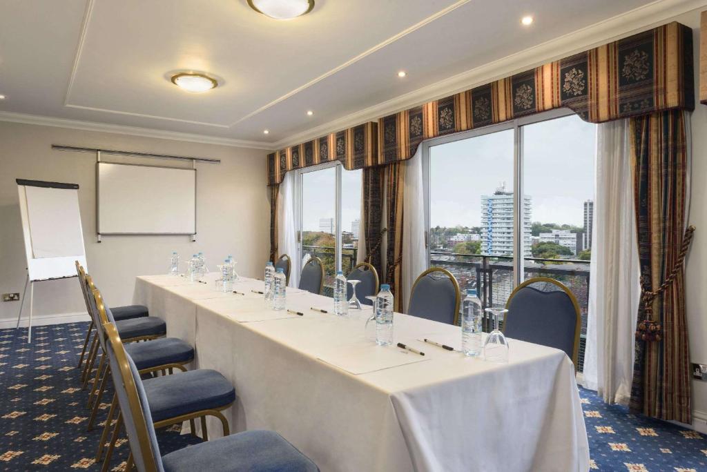 Days Hotel by Wyndham Coventry City Centre