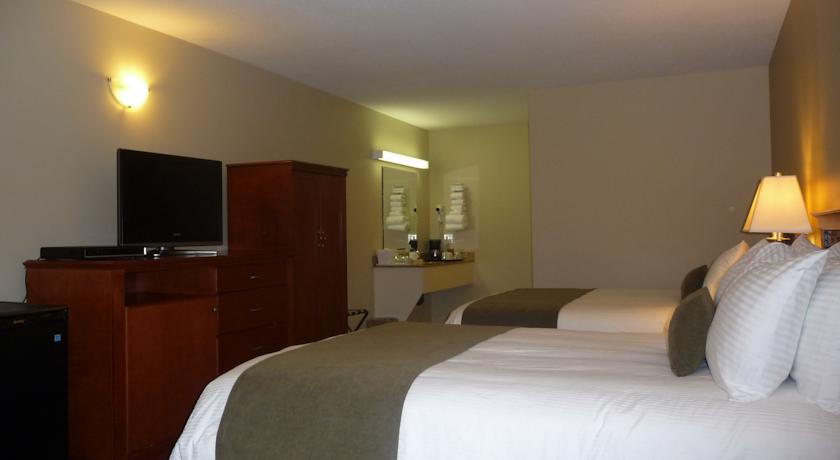 Riverland Inn & Suites