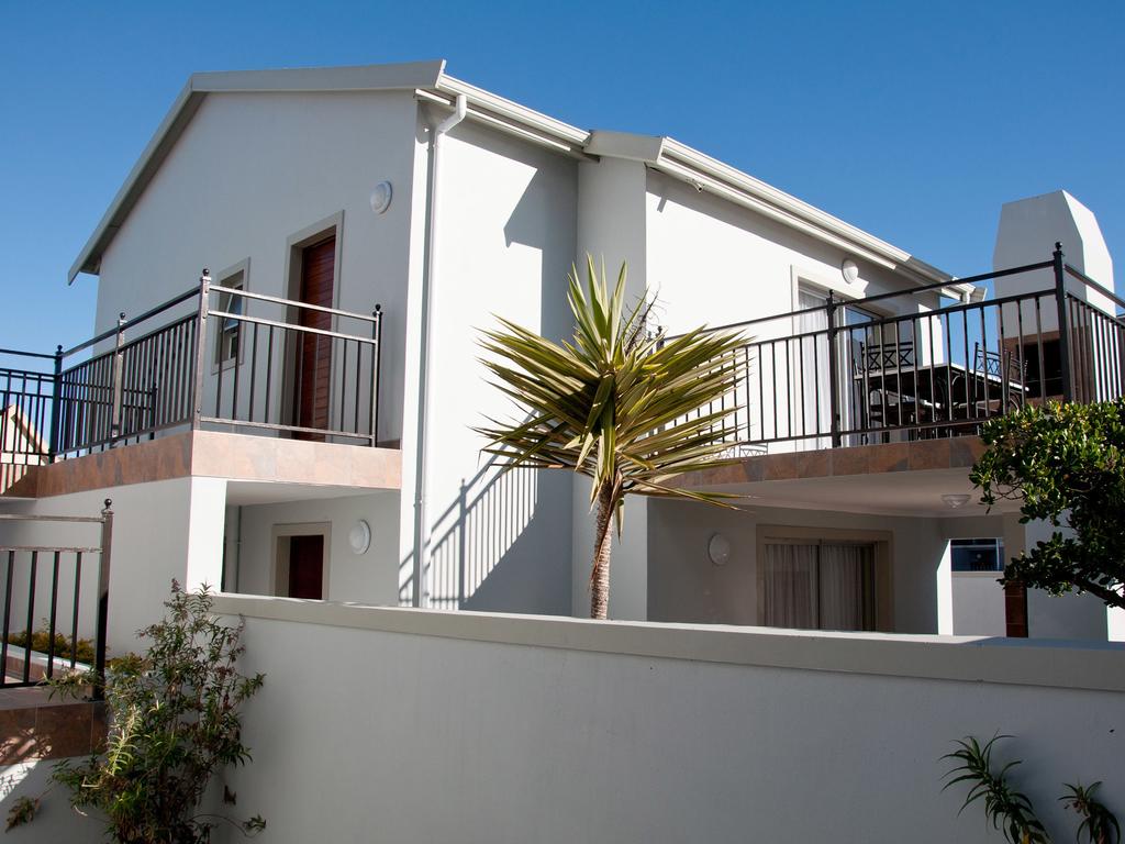 Table View Villas