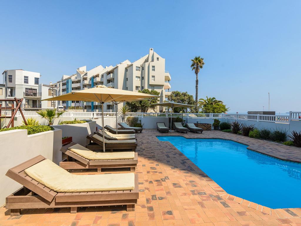 Table View Villas