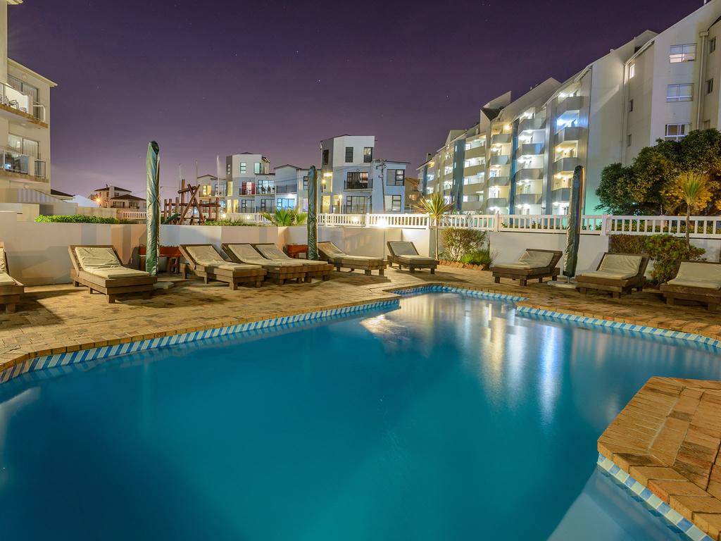 Table View Villas