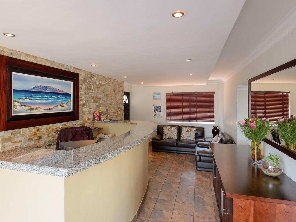 Table View Villas