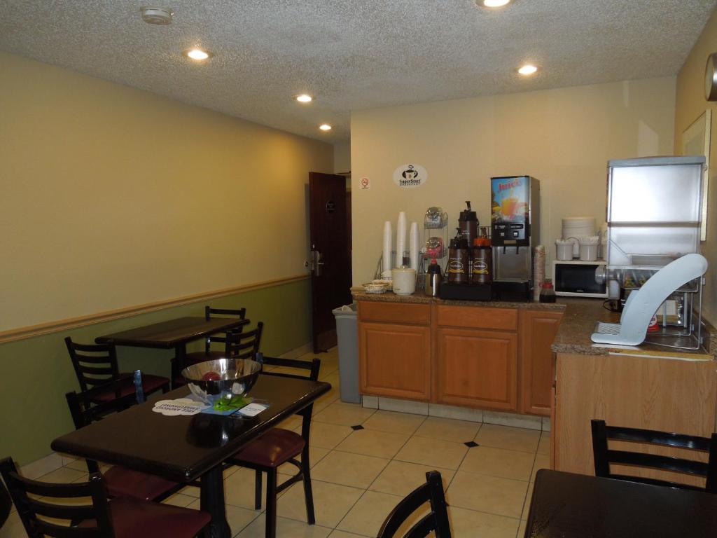 Super 8 by Wyndham Harrisonburg