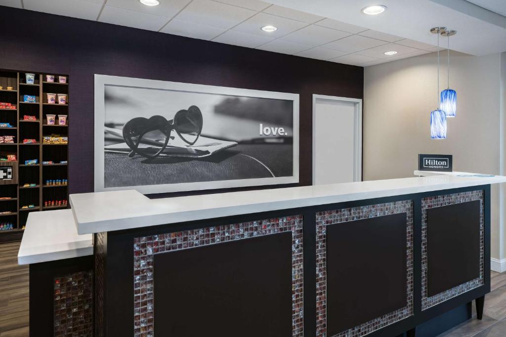 Hampton Inn & Suites San Antonio Brooks City Base