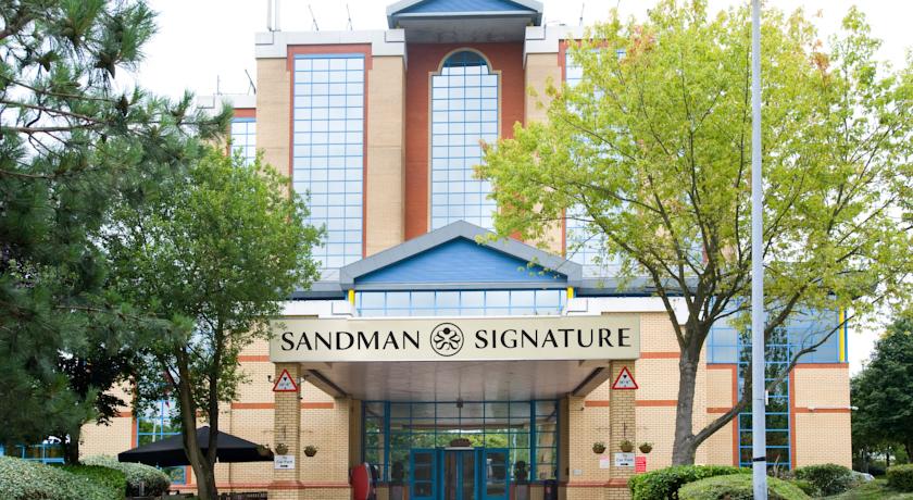 Sandman Signature London Gatwick Hotel
