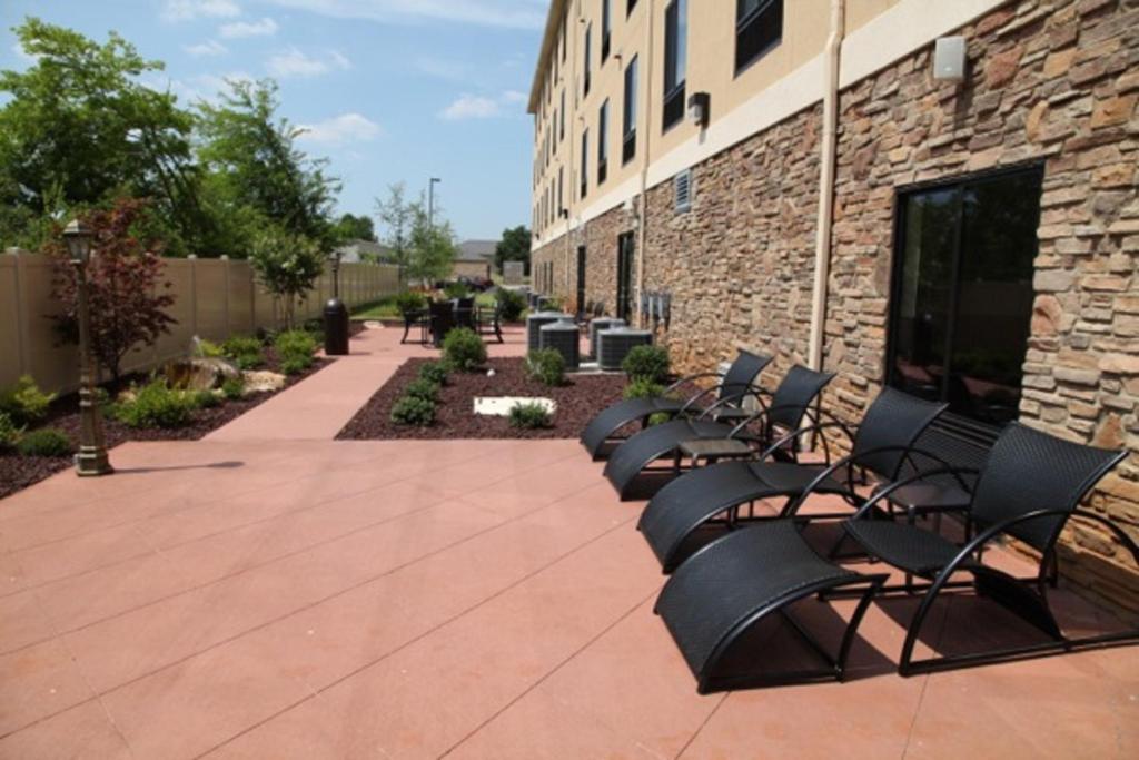 HOLIDAY INN EXPRESS HOTEL & SUITES HUNTSVILLE AIRPORT