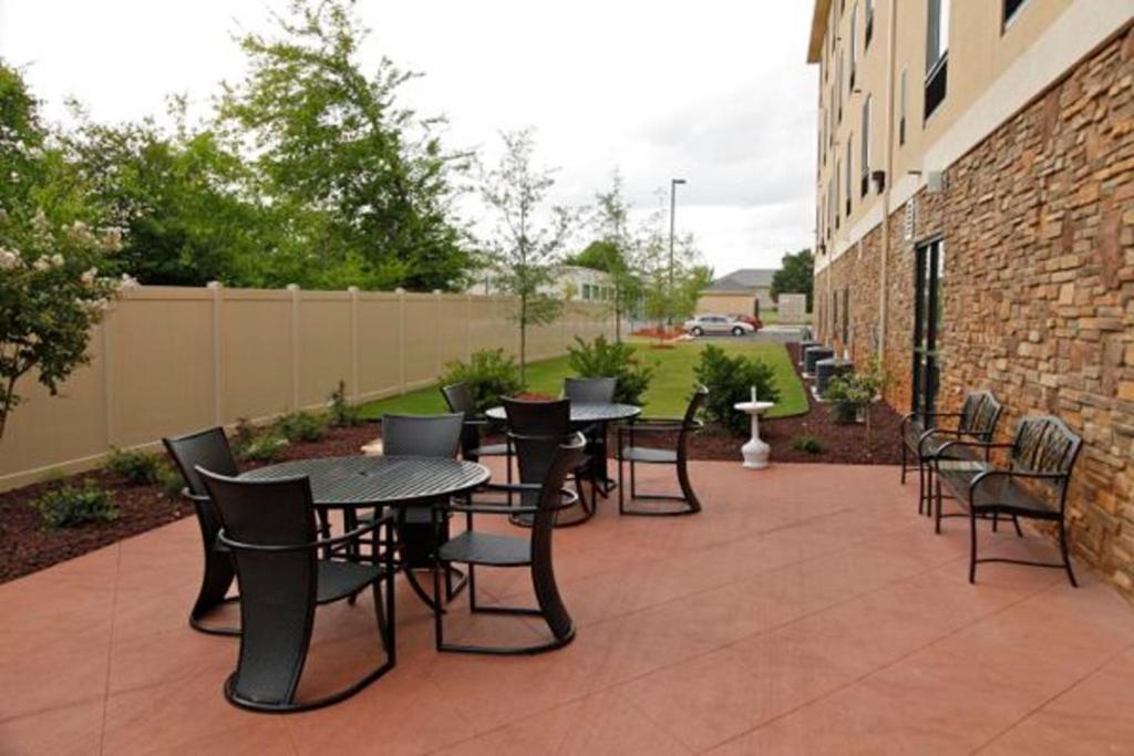 HOLIDAY INN EXPRESS HOTEL & SUITES HUNTSVILLE AIRPORT