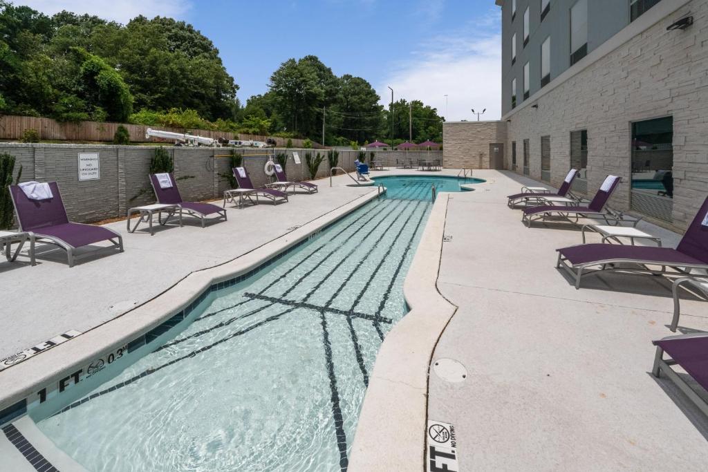 HOLIDAY INN EXPRESS AND SUITES MEMPHIS ARPT ELVIS PRESLEY BLV