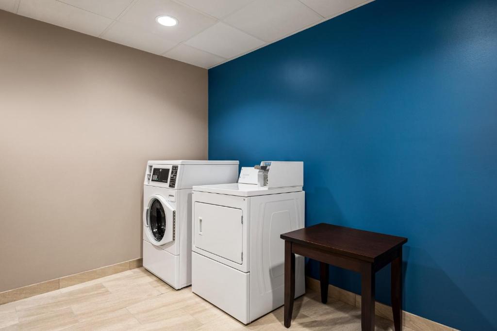 Holiday Inn Express & Suites Mobile West I-10