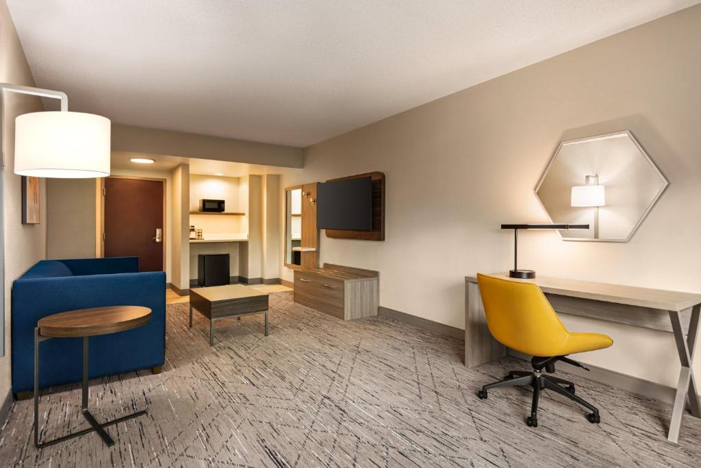 Holiday Inn Express & Suites Mobile West I-10