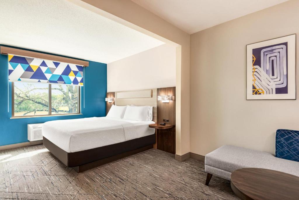 Holiday Inn Express & Suites Mobile West I-10