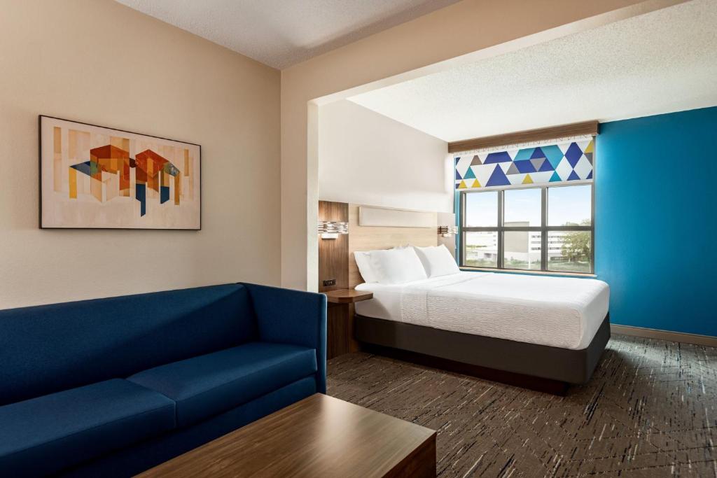 Holiday Inn Express & Suites Mobile West I-10