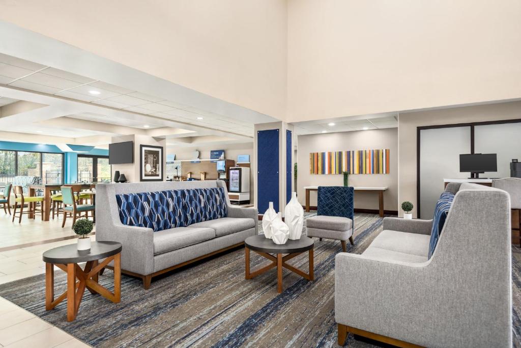 Holiday Inn Express & Suites Mobile West I-10
