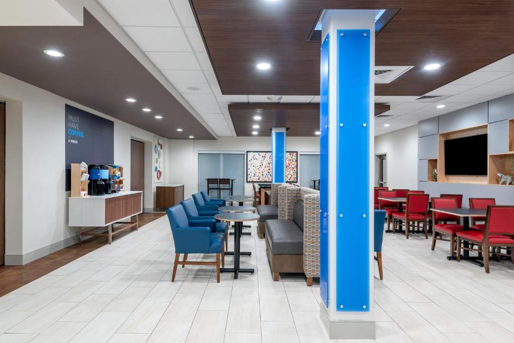 HOLIDAY INN EXPRESS AND SUITES PUNTA GORDA AN IHG HOTEL