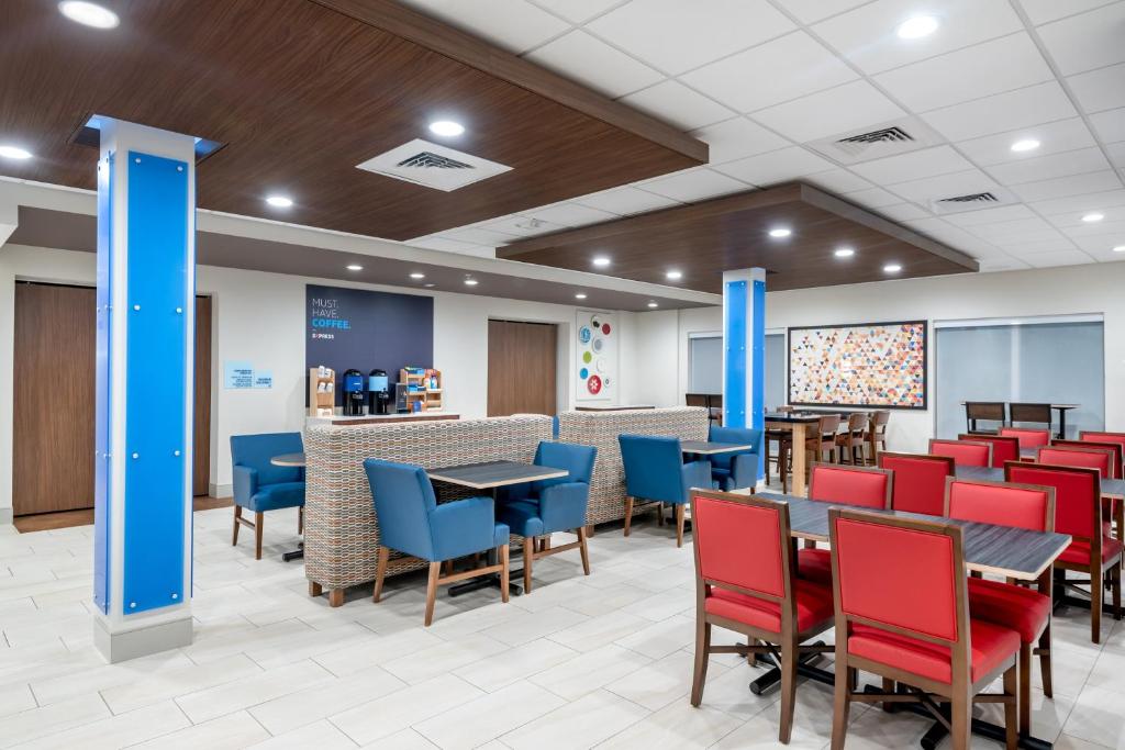 HOLIDAY INN EXPRESS AND SUITES PUNTA GORDA AN IHG HOTEL
