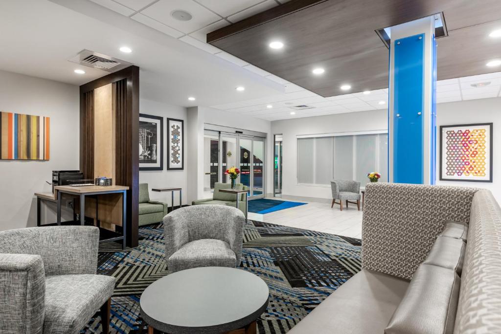 HOLIDAY INN EXPRESS AND SUITES PUNTA GORDA AN IHG HOTEL