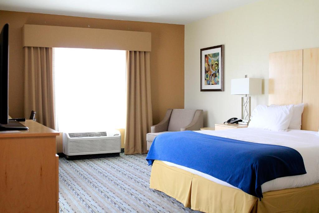 HOLIDAY INN EXPRESS & SUITES SAN ANTONIO - BROOKS CITY BASE