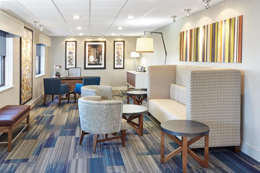 Holiday Inn Express Sheboygan-Kohler (I-43)