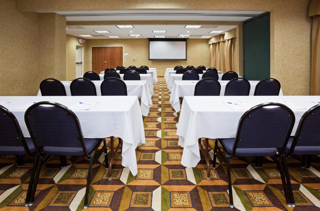 Holiday Inn Express Sheboygan-Kohler (I-43)