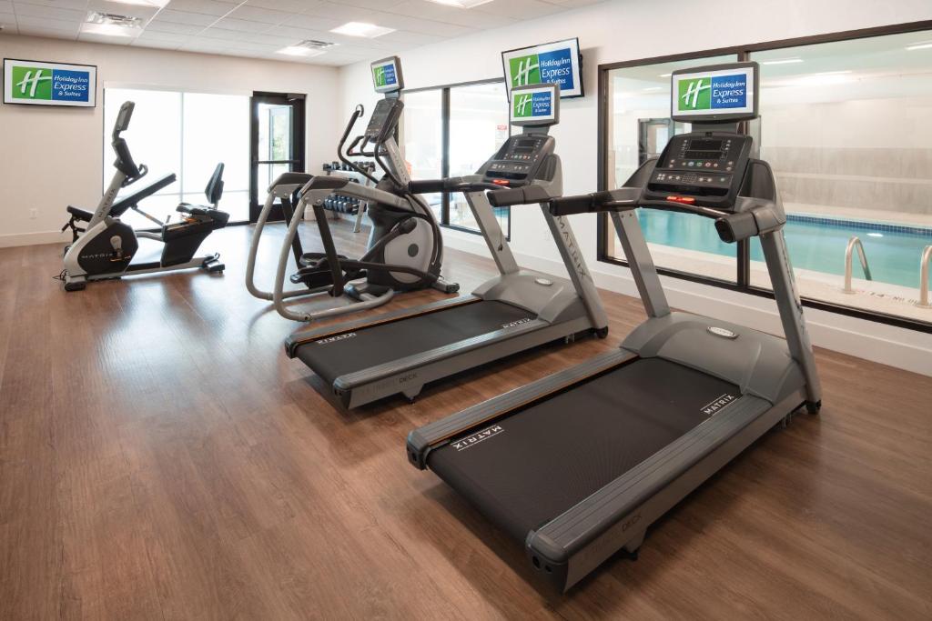 HOLIDAY INN EXPRESS & SUITES EAST PEORIA - RIVERFRONT