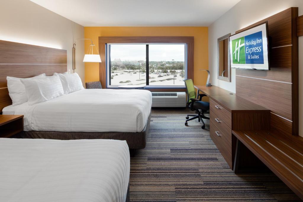 HOLIDAY INN EXPRESS & SUITES EAST PEORIA - RIVERFRONT