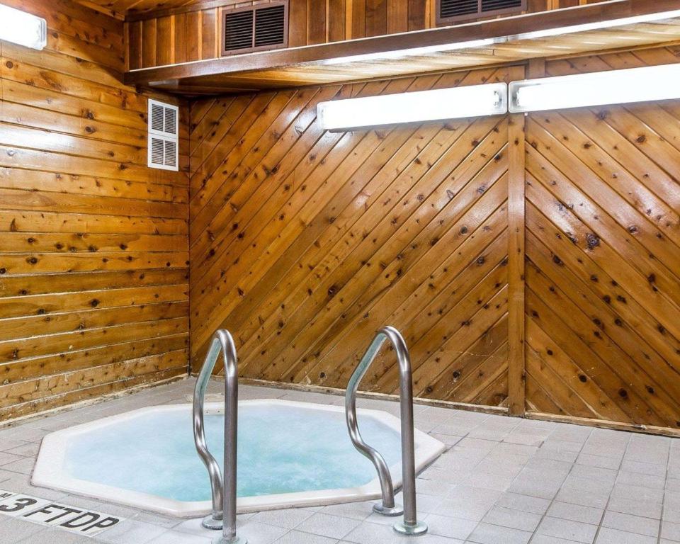 Quality Inn & Suites Eau Claire