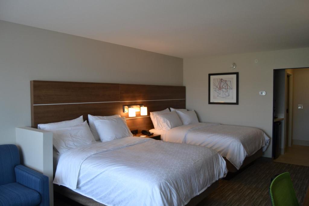 HOLIDAY INN EXPRESS AND SUITES GOODLETTSVILLE N NASHVILLE AN IHG HOTEL