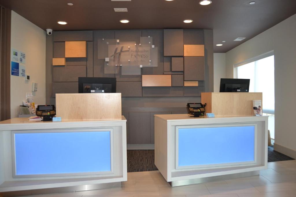 HOLIDAY INN EXPRESS AND SUITES GOODLETTSVILLE N NASHVILLE AN IHG HOTEL