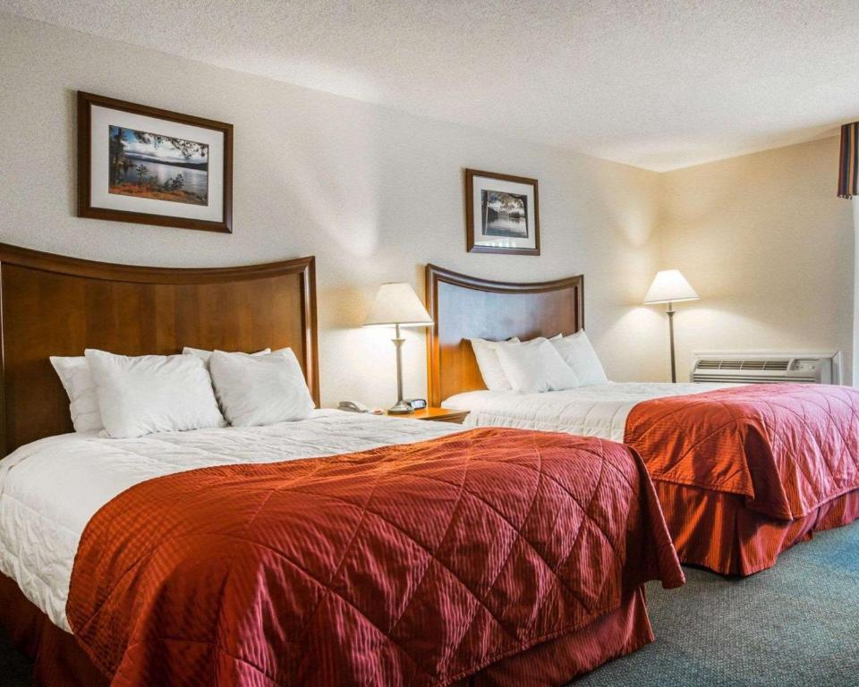Clarion Inn & Suites at the Outlets of Lake George