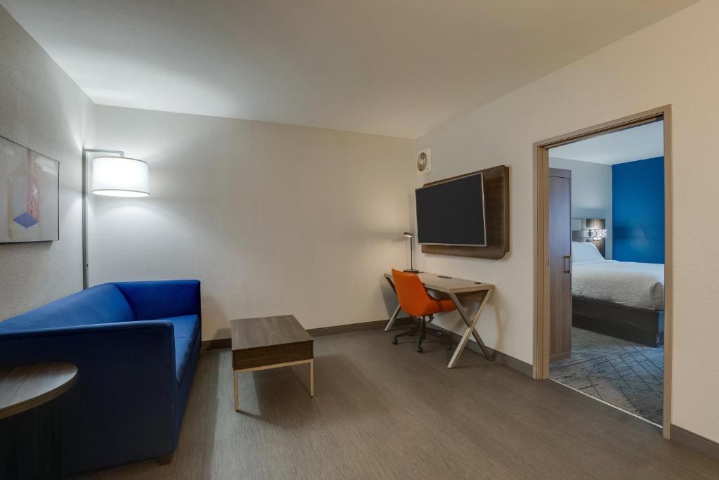 HOLIDAY INN EXPRESS HOTEL & SUITES I-95 CAPITOL BELTWAY-LARGO
