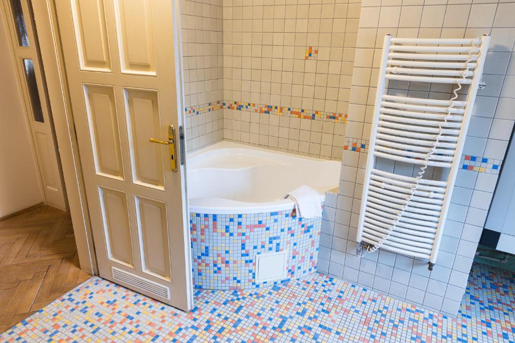 White Swan Boutique Apartments
